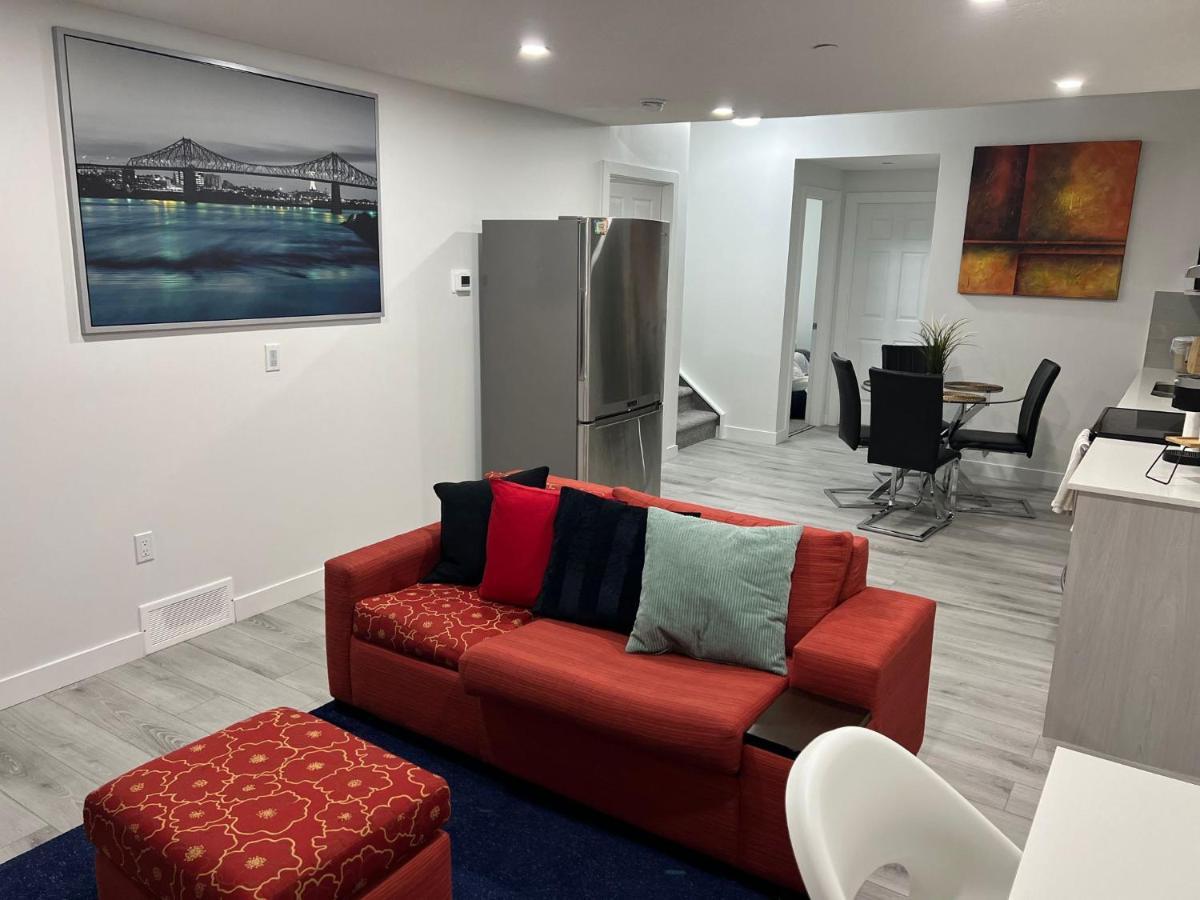 Beautiful 2 Bedroom Home Away From Home カルガリー エクステリア 写真