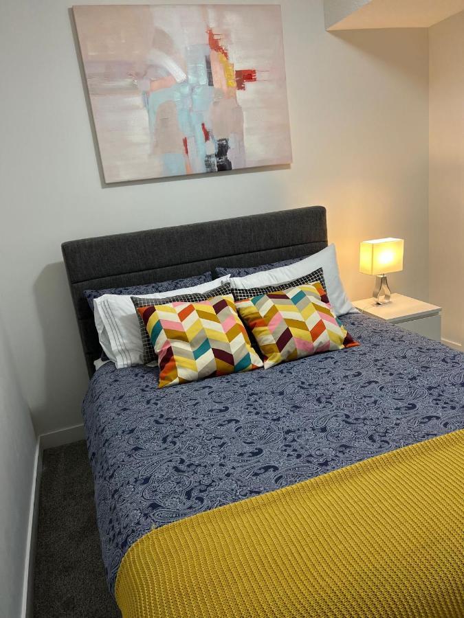 Beautiful 2 Bedroom Home Away From Home カルガリー エクステリア 写真